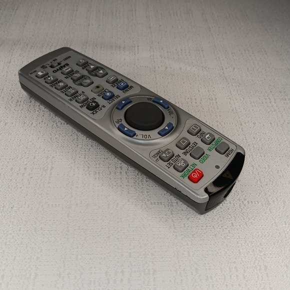 Sanyo Remote w/laser pointer - Picture 6 of 10